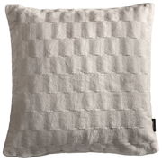 Fellkissenhülle in quadratischer Form, Vorderansicht, mit weicher, strukturierter Oberfläche in hellem Farbton.