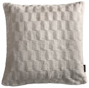 Fellkissenhülle in quadratischer Form, Vorderansicht, mit weicher, strukturierter Oberfläche in hellem Farbton.