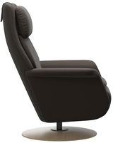 Seitenansicht eines braunen Fernsehsessels mit rundem Holzfuß und gepolsterter Kopfstütze.