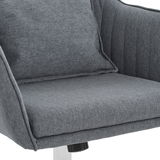 Grauer Homeoffice-Drehstuhl aus Stoff, Nahaufnahme der Sitzfläche und Rückenlehne von der Seite.