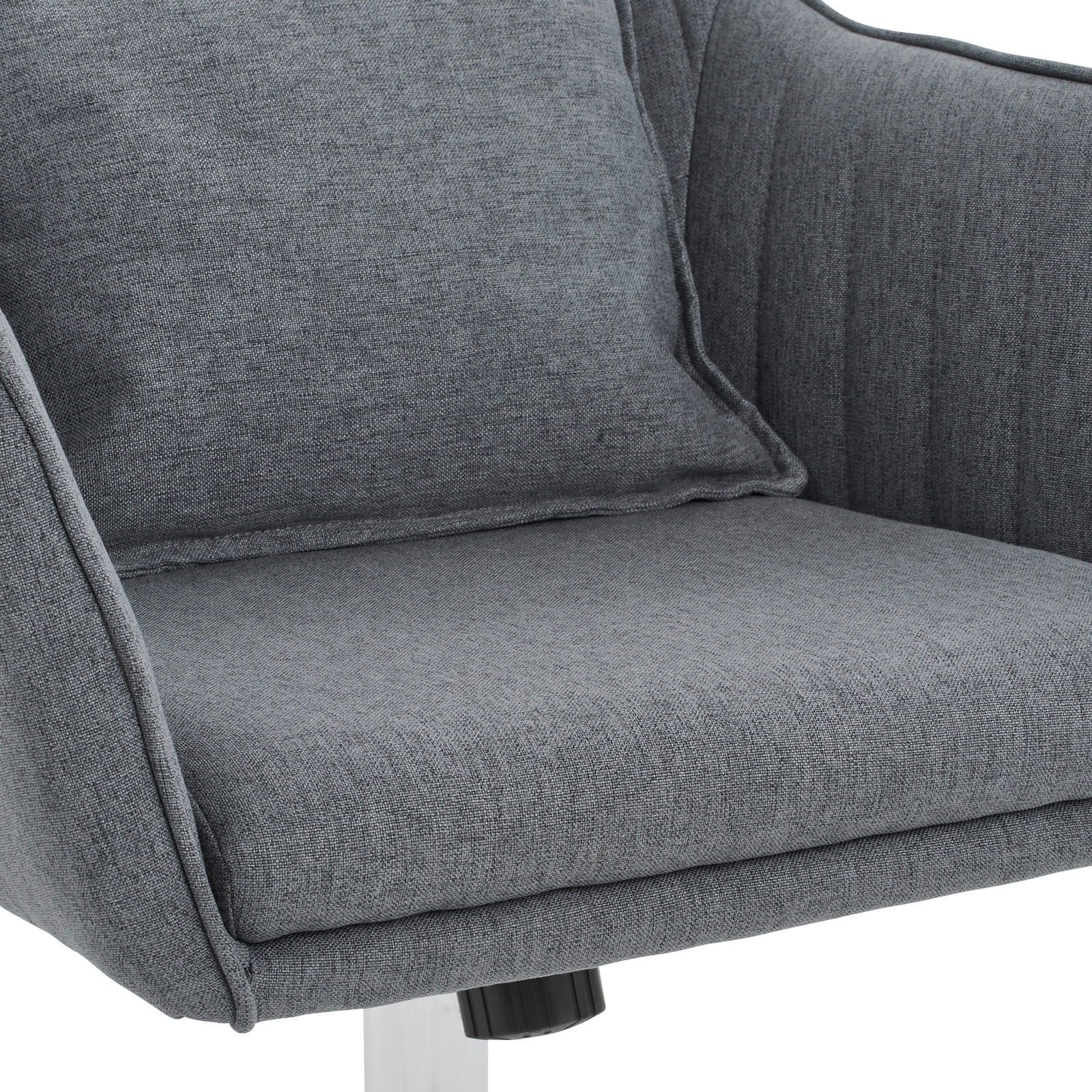 Grauer Homeoffice-Drehstuhl aus Stoff, Nahaufnahme der Sitzfläche und Rückenlehne von der Seite.