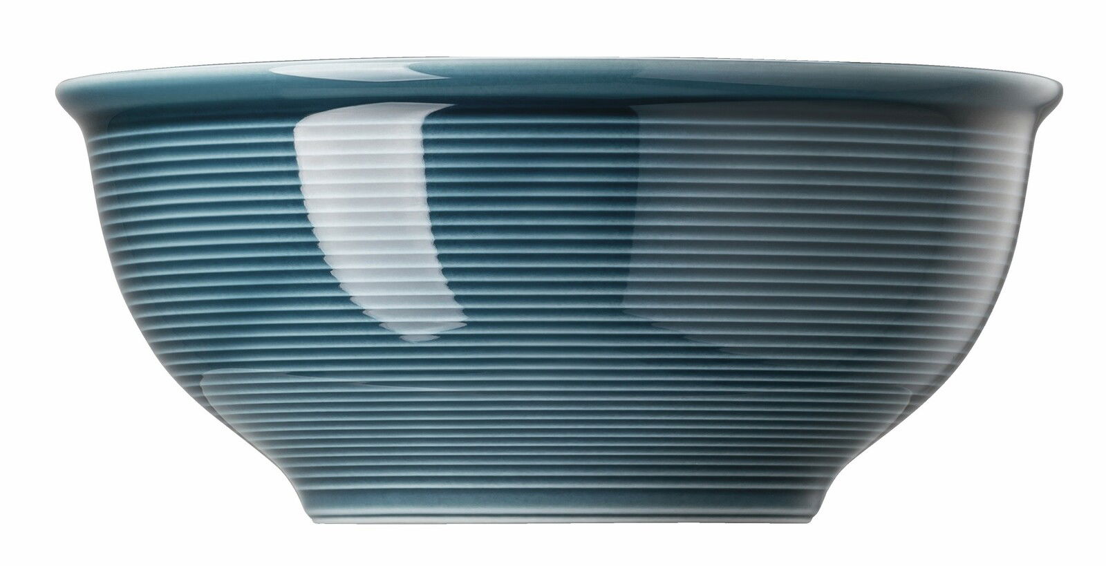 Seitliche Ansicht einer 16 cm großen Müslischale in Nachtblau mit feinen horizontalen Rillen.