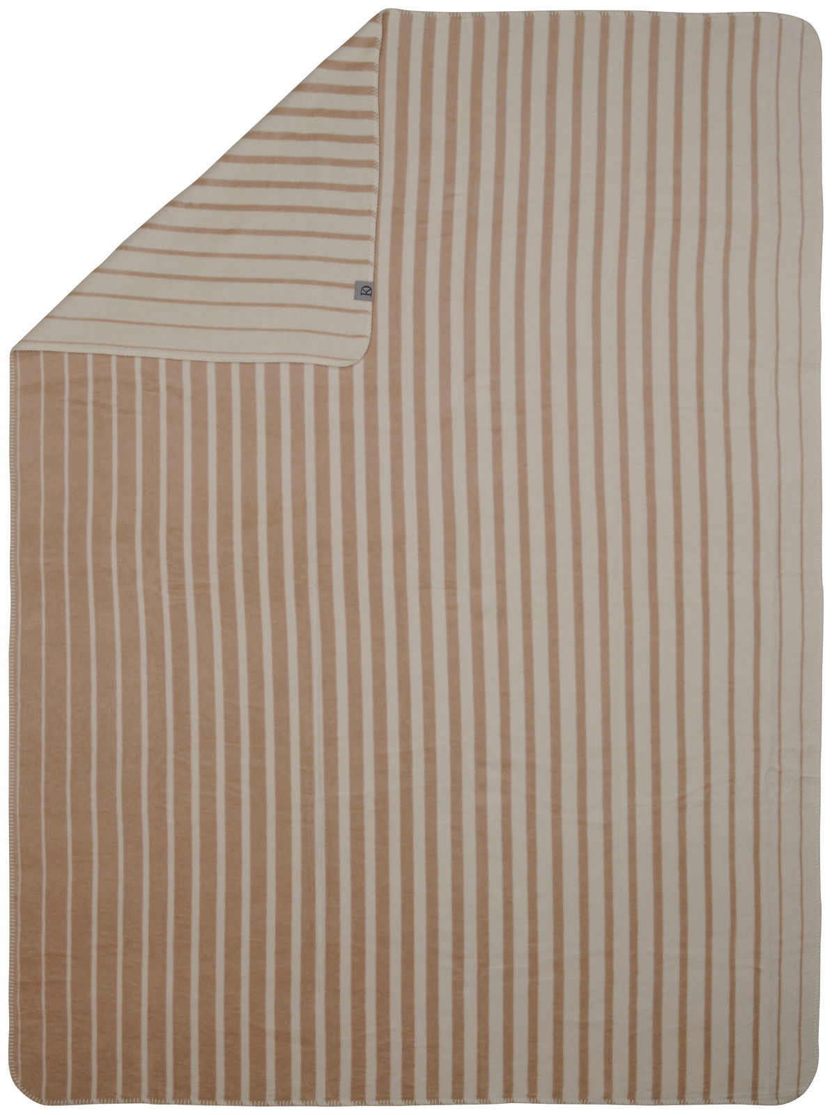Wohndecke mit beigen und cremefarbenen Streifen, aus der Vogelperspektive fotografiert.
