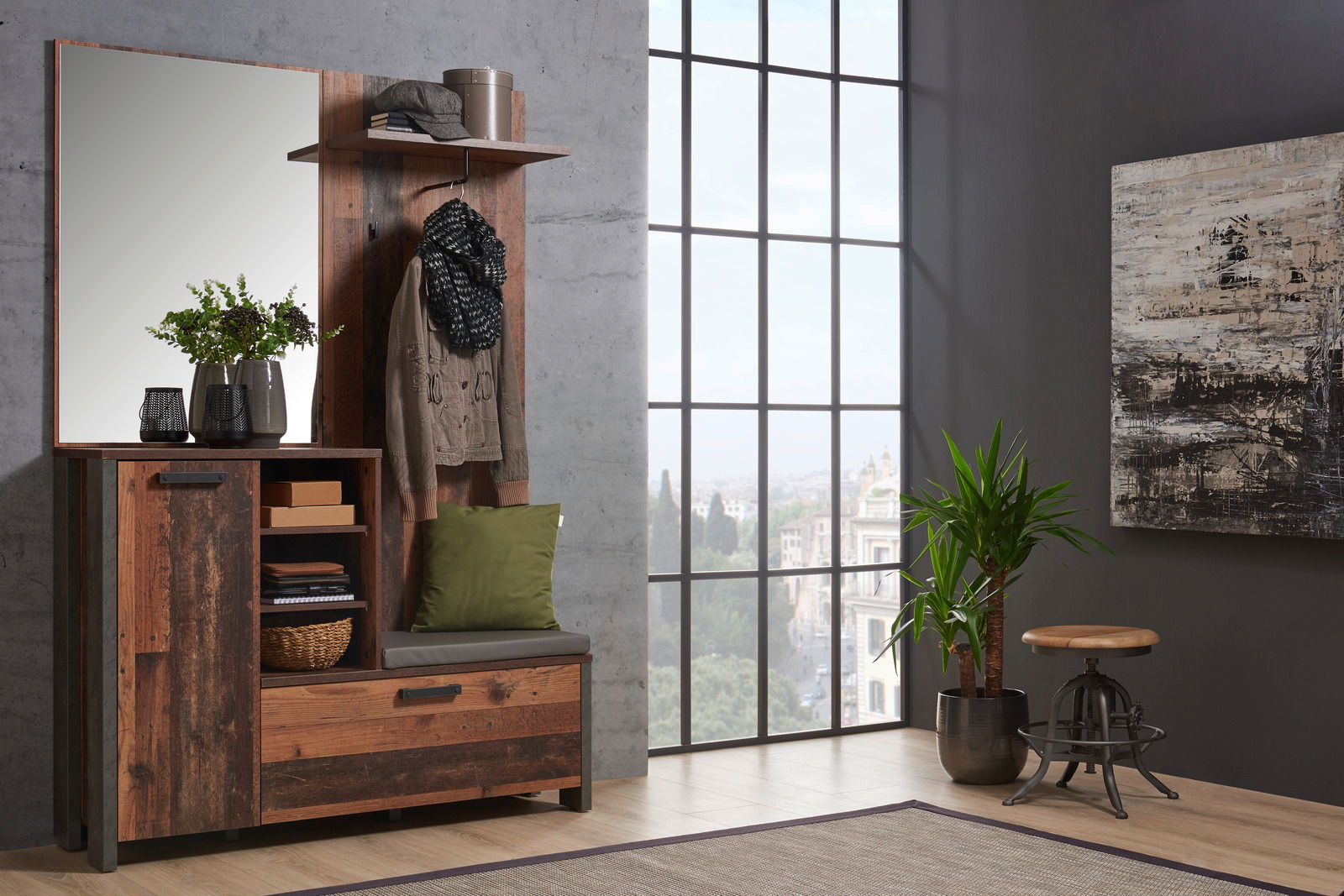 Garderobe aus Holz mit Spiegel, Haken für Kleidung, Regalen und Sitzbank, seitliche Perspektive