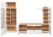 Moderne Wandkombination aus Holz und Weiß mit offenen Regalen und Schränken, frontal betrachtet.