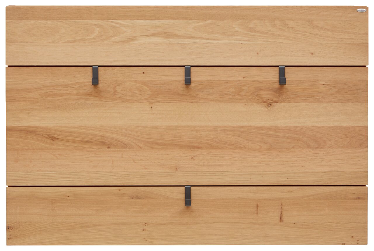 Frontale Ansicht eines Garderobenpaneels aus Holz mit vier schwarzen Haken.