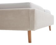 Nahaufnahme eines Polsterbettgestells mit cremefarbenem, geripptem Stoffbezug und Holzbeinen, seitliche Perspektive.