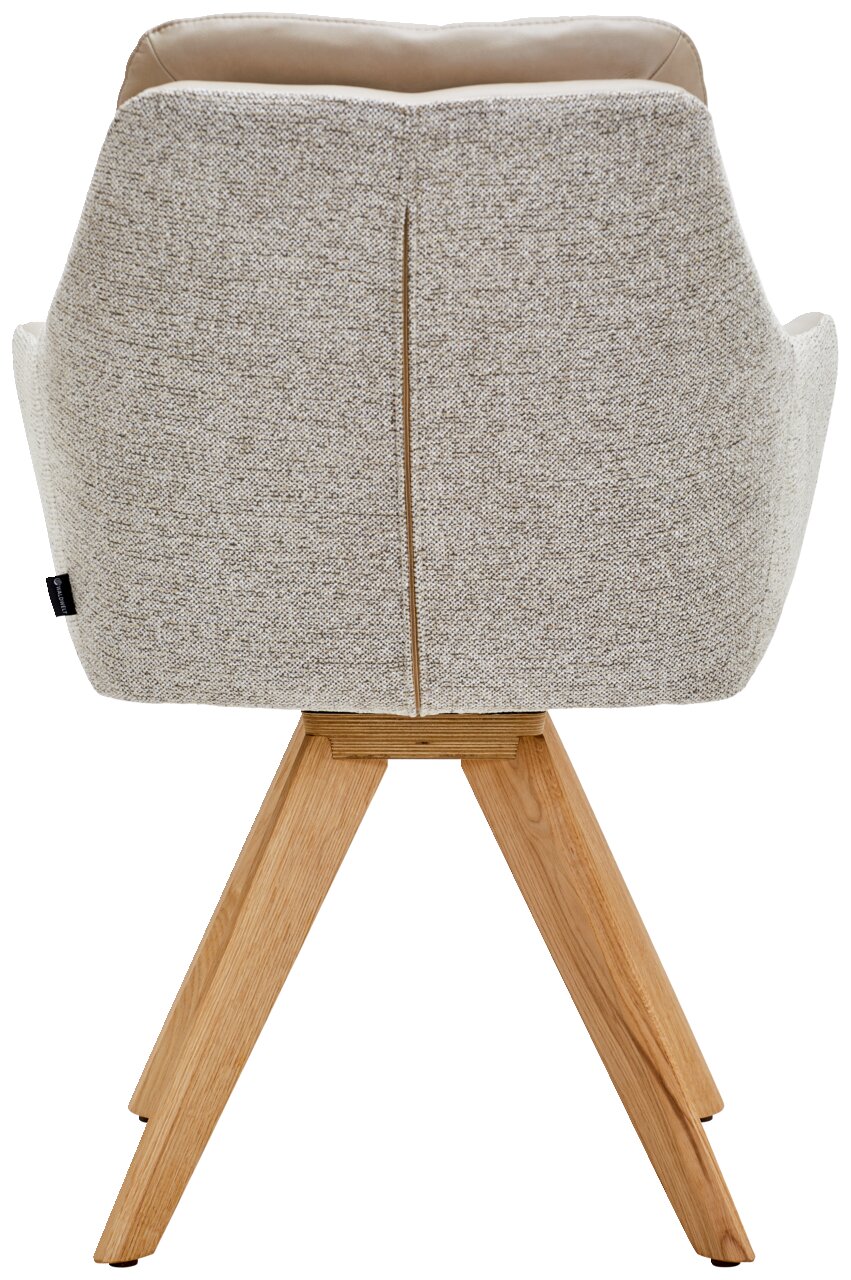 Rückansicht eines Armlehnstuhls mit hellgrauem Stoffbezug und Holzbeinen.