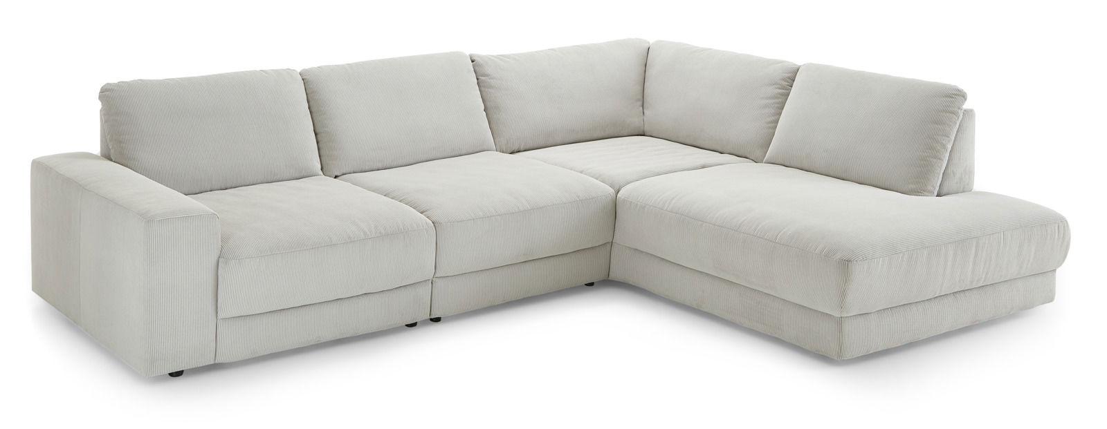 Zurbrüggen Ecksofa HAMBURG Eckgarnitur in hellem Stoff, perspektivisch von vorne links fotografiert.