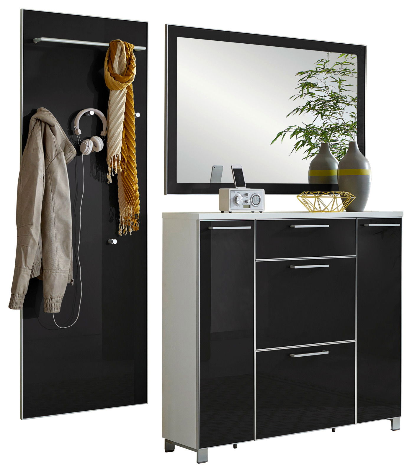 Garderoben-Set 3-tlg. in modernem Design mit schwarzem Hochglanz-Finish, bestehend aus einem Wandpaneel mit Haken und Ablage, einem großen Spiegel und einem geräumigen Schuhschrank. Perspektive: Frontalansicht.