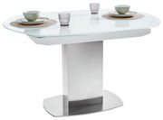 Moderner Esstisch mit ovaler Glasplatte und zentralem Metallfuß, seitliche Perspektive