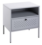 Grauer Nachttisch/Beistellschrank aus Metall mit offenem Ablagefach und perforierter Klapptür mit schwarzem Knauf, auf vier Beinen, in schräger Frontansicht von vorne links freigestellt.