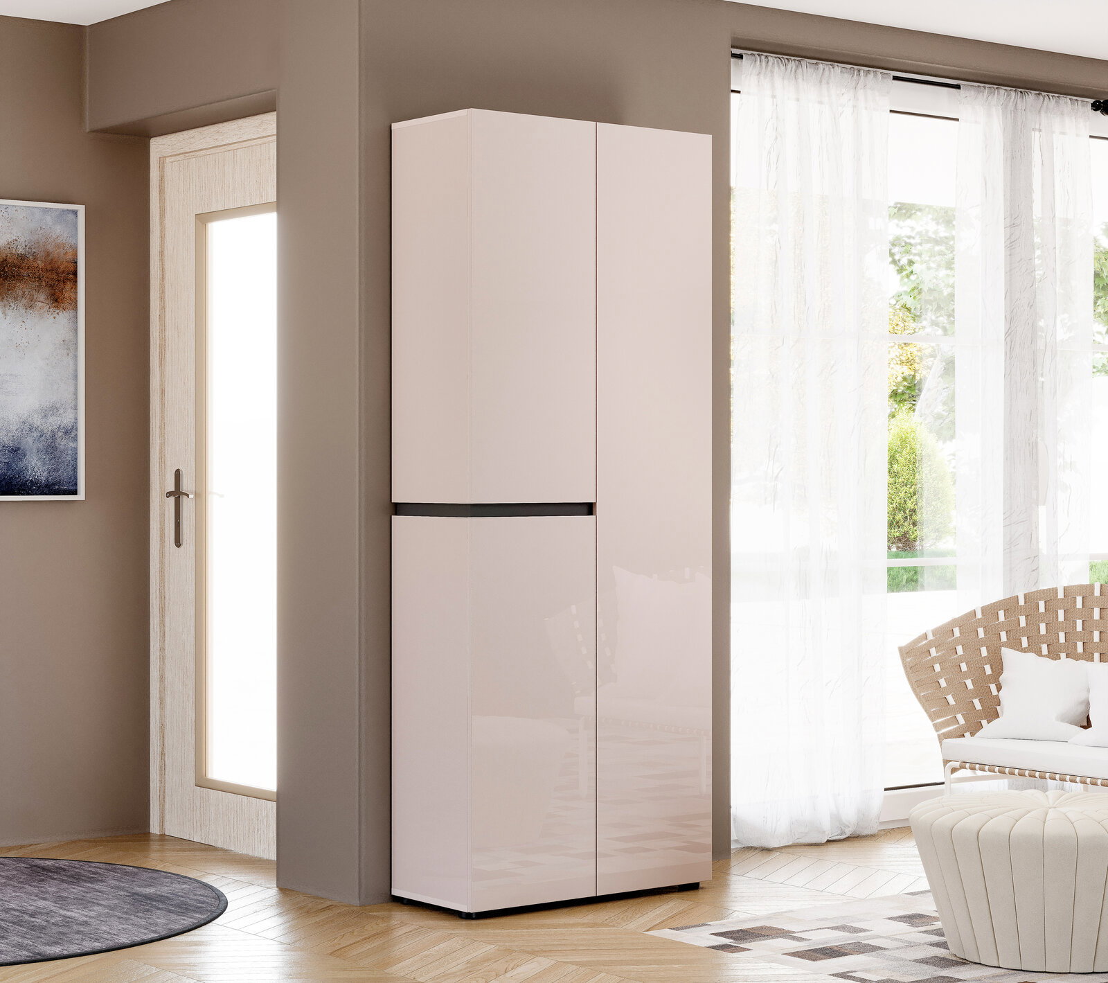 Hochglanz-Schrank in hellem Beige mit zwei Türen und mittlerer Griffleiste, freistehend in modernem Wohnraum neben Fenster mit Vorhängen, Perspektive: frontale Ansicht mit leichtem Blick von links
