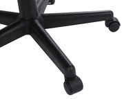 Nahaufnahme der schwarzen Rollenbasis eines Homeoffice-Drehstuhls aus der Seitenperspektive.