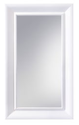 Rechteckiger Spiegel mit weißem Rahmen, frontal fotografiert.