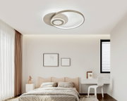 Moderne runde LED-Deckenleuchte mit Ringdesign in Weiß/Beige, warmes Licht, an der Zimmerdecke montiert; Ansicht von unten im Schlafzimmer
