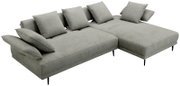 Graues Ecksofa mit mehreren Kissen, Perspektive von schräg oben