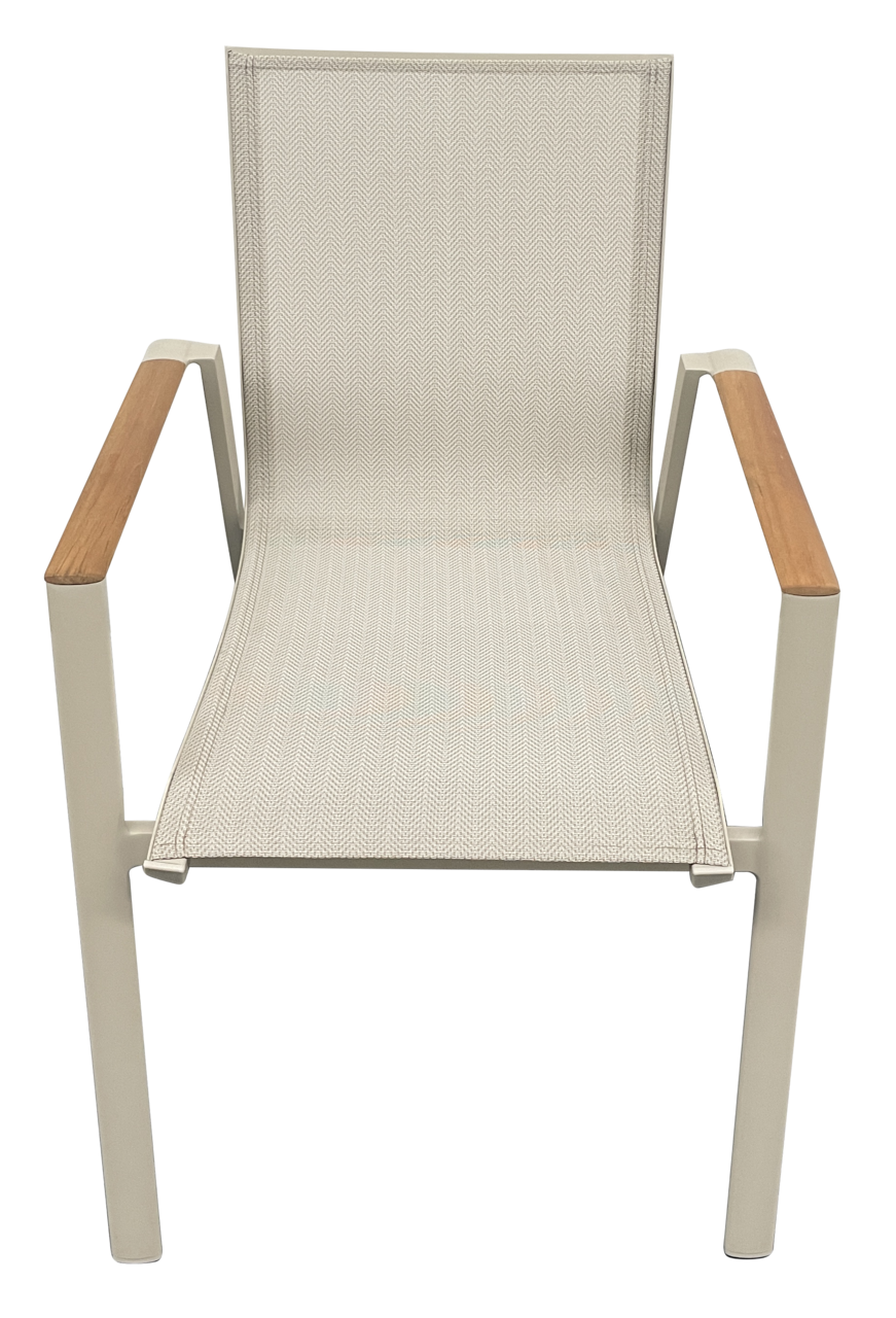 Moderner Stapelstuhl mit Metallrahmen und Holzarmlehnen, Vorderansicht