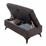 Hocker mit aufklappbarem Deckel, der Stauraum für Kissen bietet, seitliche Perspektive