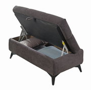 Hocker mit aufklappbarem Deckel, der Stauraum für Kissen bietet, seitliche Perspektive