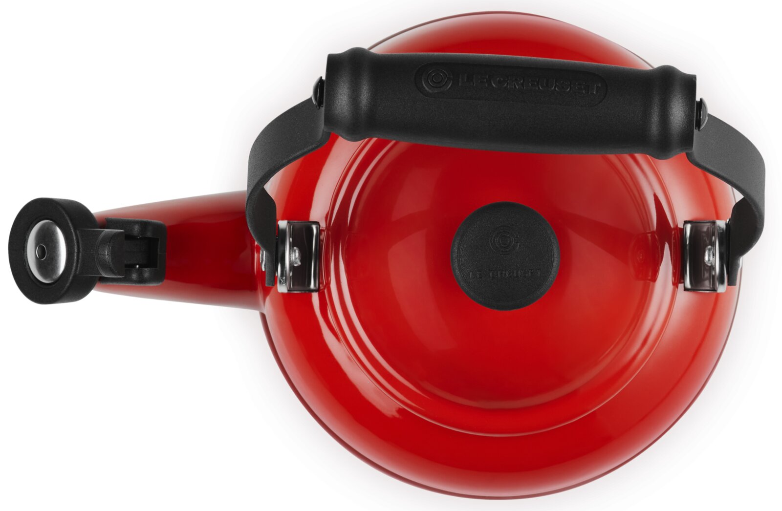 Roter Le Creuset Wasserkessel mit schwarzem Griff und Pfeife, Draufsicht von oben auf weißem Hintergrund