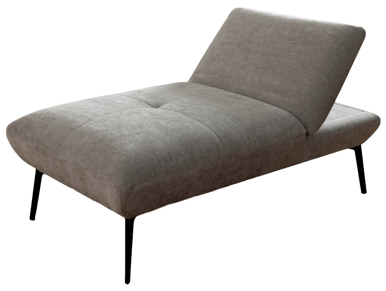 Gestoffeerde recamier/ligbank in taupe-grijze stof met verstelbare rugleuning en zwarte metalen poten, vrijstaand op een witte achtergrond, schuin aanzicht van linksvoor.