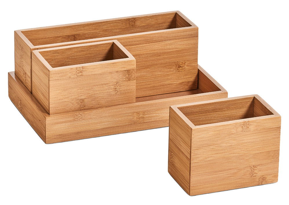 Organizer-Set aus Holz, bestehend aus vier Teilen in verschiedenen Größen, perspektivisch von vorne fotografiert.