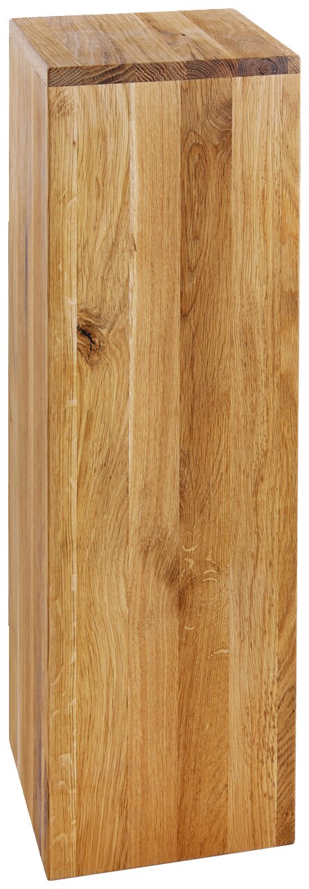 Massiver Holzblock aus Eiche mit sichtbarer Maserung, freistehend vor weißem Hintergrund, in leicht schräger Frontansicht mit sichtbarer Oberseite.