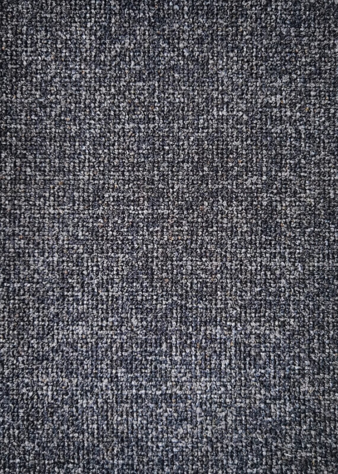 Nahaufnahme eines grauen, strukturierten Stoffes, der für die Sitzbank 185 verwendet wird.