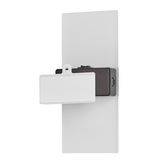 Moderne AKKU-Wandleuchte in seitlicher Perspektive mit rechteckigem Design und abnehmbarem Lichtpanel.