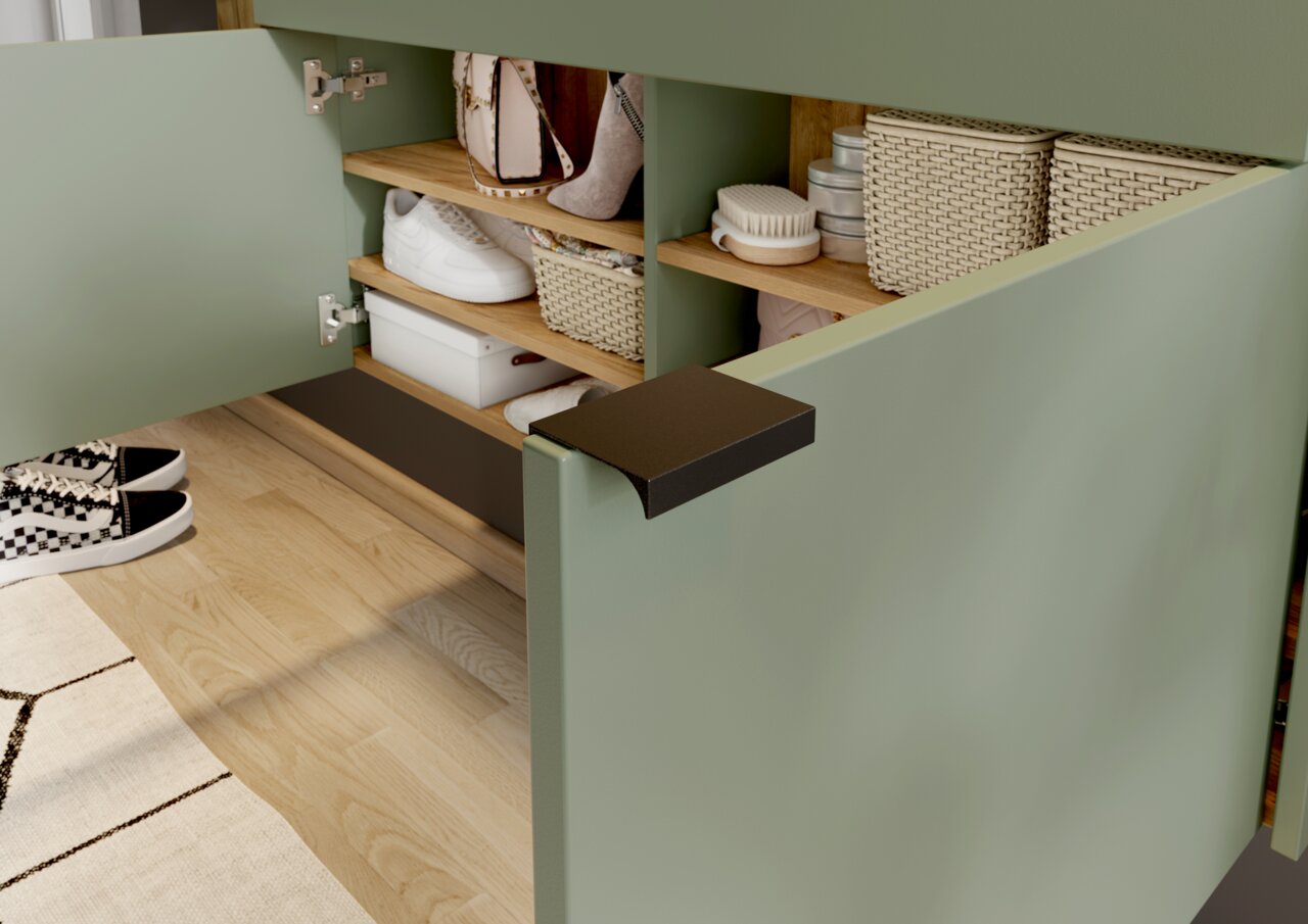 Geöffneter grüner Hängeschuhschrank mit mehreren Fächern, gefüllt mit Schuhen, Körben und Accessoires, aus der seitlichen Perspektive betrachtet.