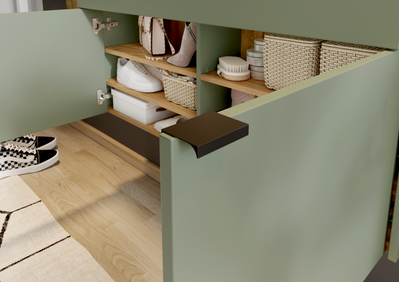 Geöffneter grüner Hängeschuhschrank mit mehreren Fächern, gefüllt mit Schuhen, Körben und Accessoires, aus der seitlichen Perspektive betrachtet.
