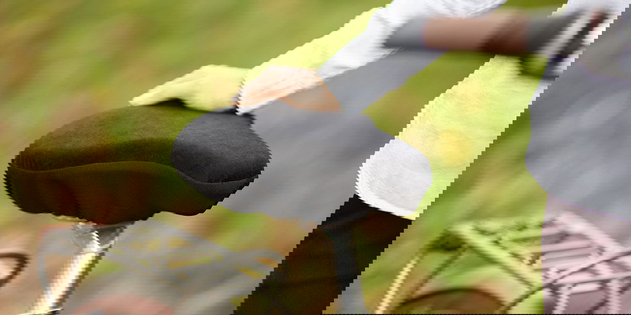 Schwarzer Fahrradsattel mit weicher TEMPUR-Polsterung