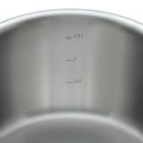 Innenansicht eines Topfes mit Messskala bis 1,5 Liter.