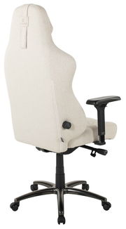 Rückansicht eines beigen Gaming-Stuhls mit verstellbaren Armlehnen und stabiler Basis auf Rollen.