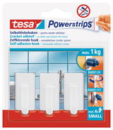 Drei weiße, selbstklebende Haken von tesa Powerstrips in einer Verpackung, frontal abgebildet, geeignet für eine Belastung bis zu 1 kg.