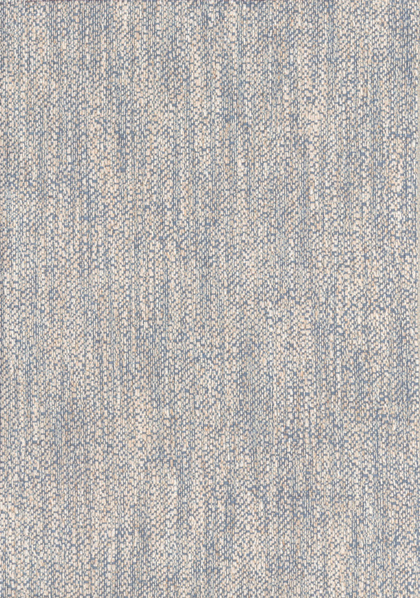 Boxspringbett in einem modernen Schlafzimmer, seitliche Perspektive, mit Holzrahmen und grauem Stoffbezug, dekoriert mit Kissen und Decke.