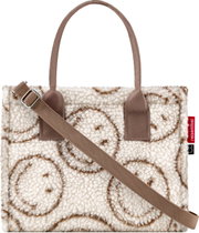 Flauschige Reisenthel Shopper-Tasche aus Teddyfleece in Creme mit braunem Muster, zwei Tragehenkeln und verstellbarem Schultergurt, Frontansicht