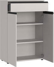 Aktenschrank mit geöffneter Schublade und Türen, Frontansicht