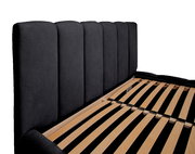 Polsterbettgestell mit schwarzem, gepolstertem Kopfteil und Lattenrost, seitliche Perspektive