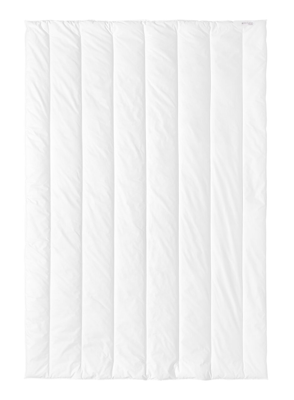 Weiße Winterdecke 135x200cm in Draufsicht mit gestepptem Design