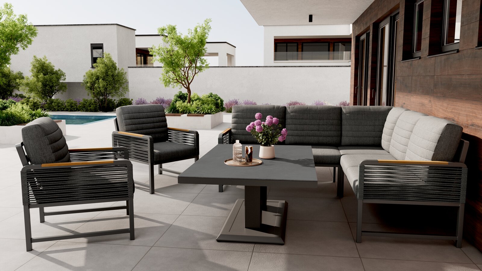 Moderne Loungegarnitur mit Tisch und Sesseln auf einer Terrasse, seitliche Perspektive.