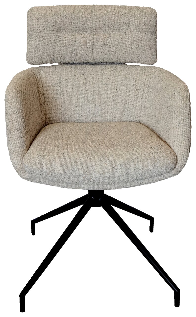 Frontansicht eines modernen Armlehnstuhls mit beigem Stoffbezug und schwarzem Metallgestell.