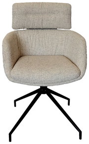 Frontansicht eines modernen Armlehnstuhls mit beigem Stoffbezug und schwarzem Metallgestell.