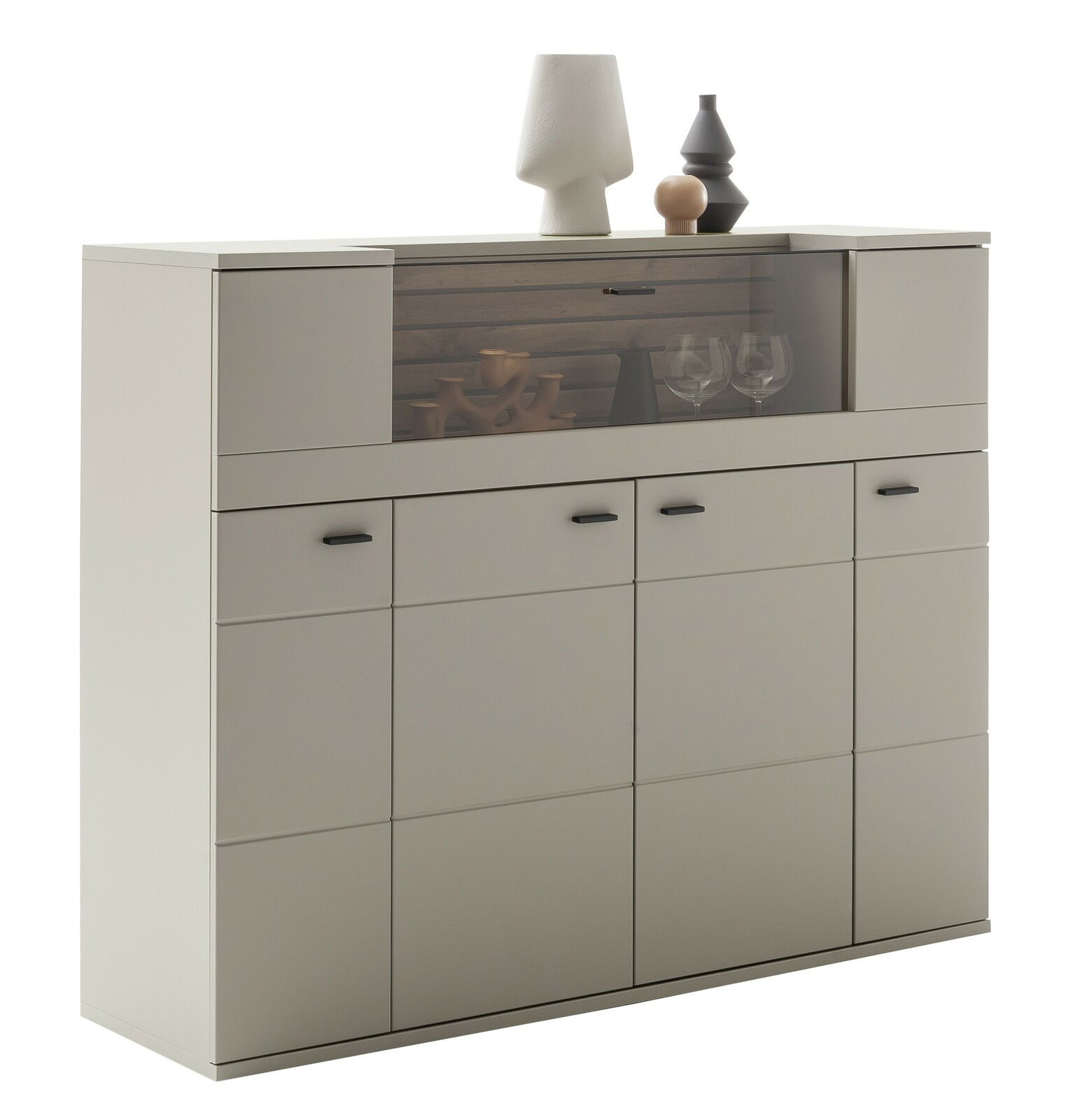 Modernes Highboard in Beige mit mehreren Schubladen und Türen, dekoriert mit Vasen und Gläsern, seitliche Perspektive.