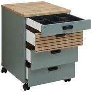 Rollcontainer mit vier Schubladen, teilweise geöffnet, in einer schrägen Perspektive. Oberseite aus Holz, Schubladen in verschiedenen Farben und mit Rollen ausgestattet.