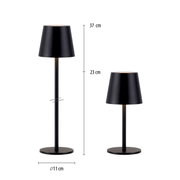 Zwei schwarze Akku-Tischleuchten BOTERIA in unterschiedlicher Höhe, eine mit 37 cm und die andere mit 23 cm, auf weißem Hintergrund. Beide Leuchten haben einen runden Sockel mit einem Durchmesser von 11 cm. Seitenansicht.