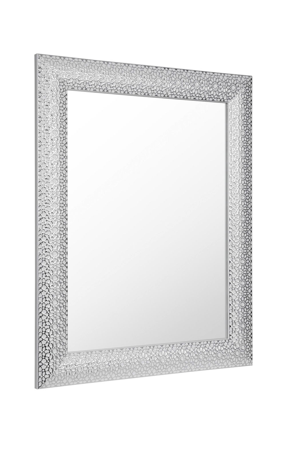 Rechteckiger Spiegel mit dekorativem, silbernem Rahmen in Nahaufnahme, perspektivisch von der Seite fotografiert.