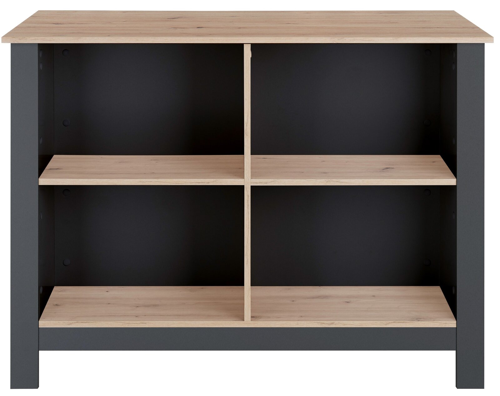 Kücheninsel mit Holzoberfläche und offenen Regalfächern, frontal betrachtet.