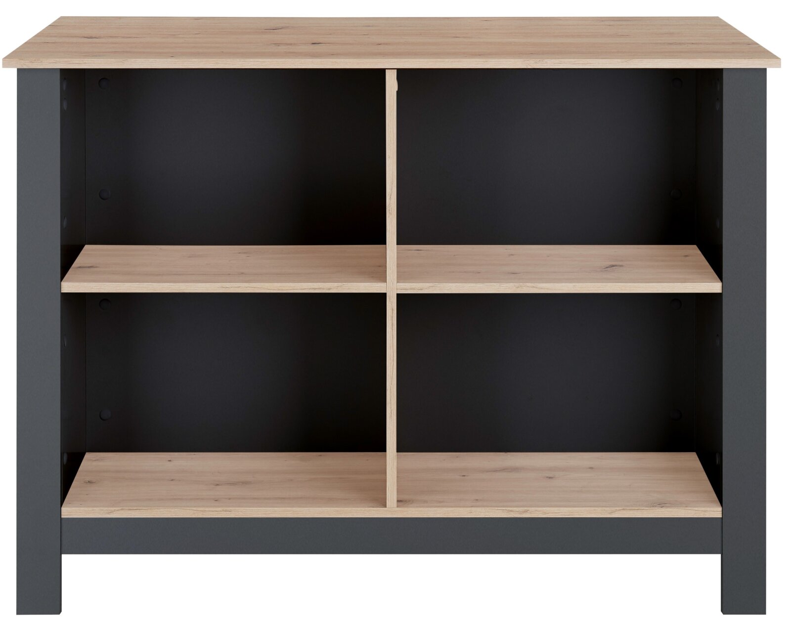 Keukeneiland met houten oppervlak en open planken, gezien vanaf de voorkant.